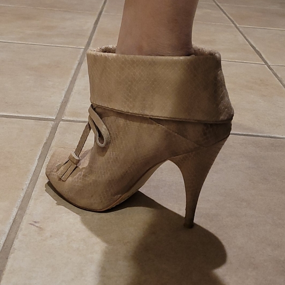 Rachel Roy leather snake embossed booties 7 sand - Picture 7 of 9
